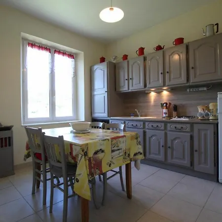 Familial Avec Charme D'ecole, Terrasse, Terrain Clos, Proche Gorges De La Loire Et Sites Naturels - Fr-1-582-185 *
