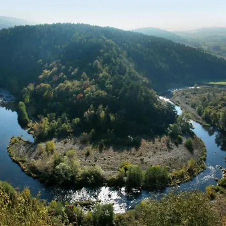 Сasa de vacaciones Familial Avec Charme D'ecole, Terrasse, Terrain Clos, Proche Gorges De La Loire Et Sites Naturels - Fr-1-582-185