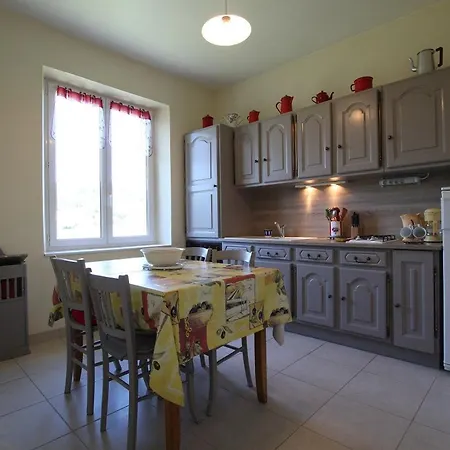 Familial Avec Charme D'ecole, Terrasse, Terrain Clos, Proche Gorges De La Loire Et Sites Naturels - Fr-1-582-185