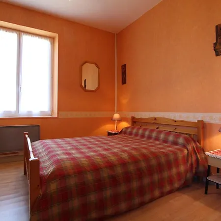 Familial Avec Charme D'ecole, Terrasse, Terrain Clos, Proche Gorges De La Loire Et Sites Naturels - Fr-1-582-185 * Le Brignon